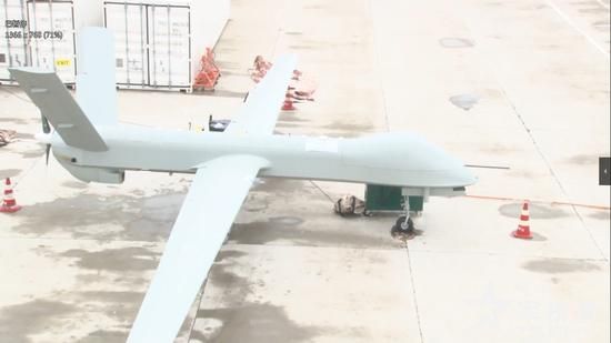 圖片：高原機場上組裝好的彩虹-4無人機。